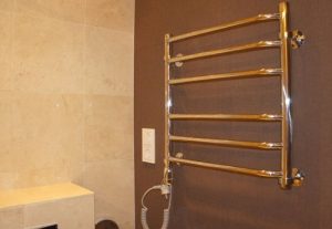 Установка электрического полотенцесушителя в ванной в Муроме